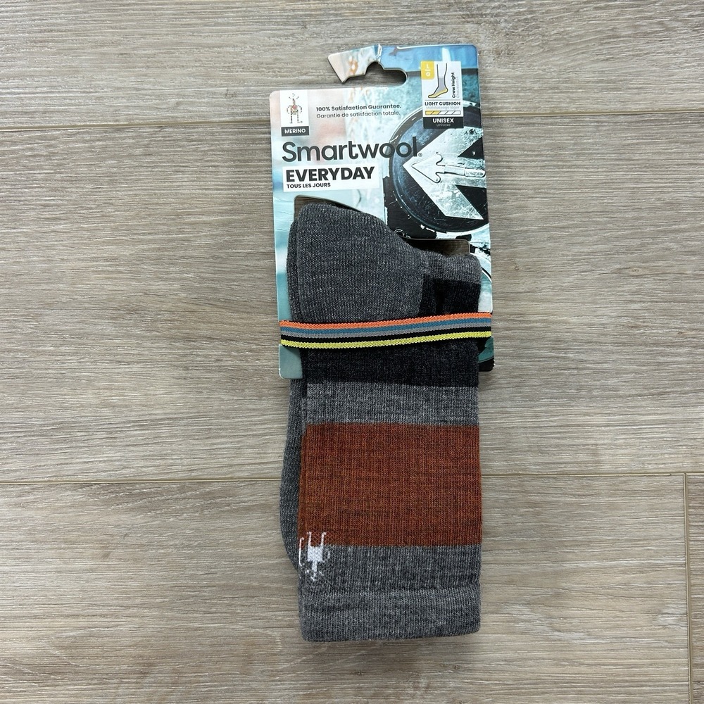 New Smartwool Size Large Hike Crew Socks Light Cushion Merino NWT